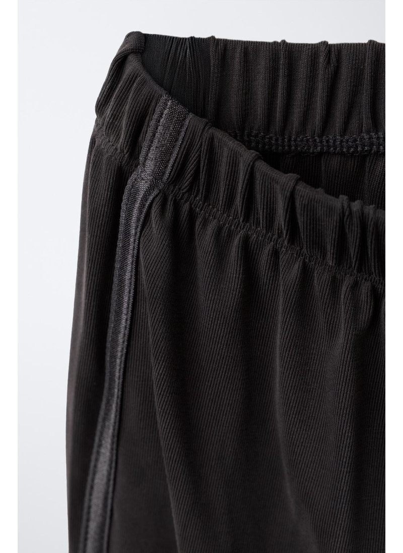 Широкие спортивные брюки Широкие спортивные брюки