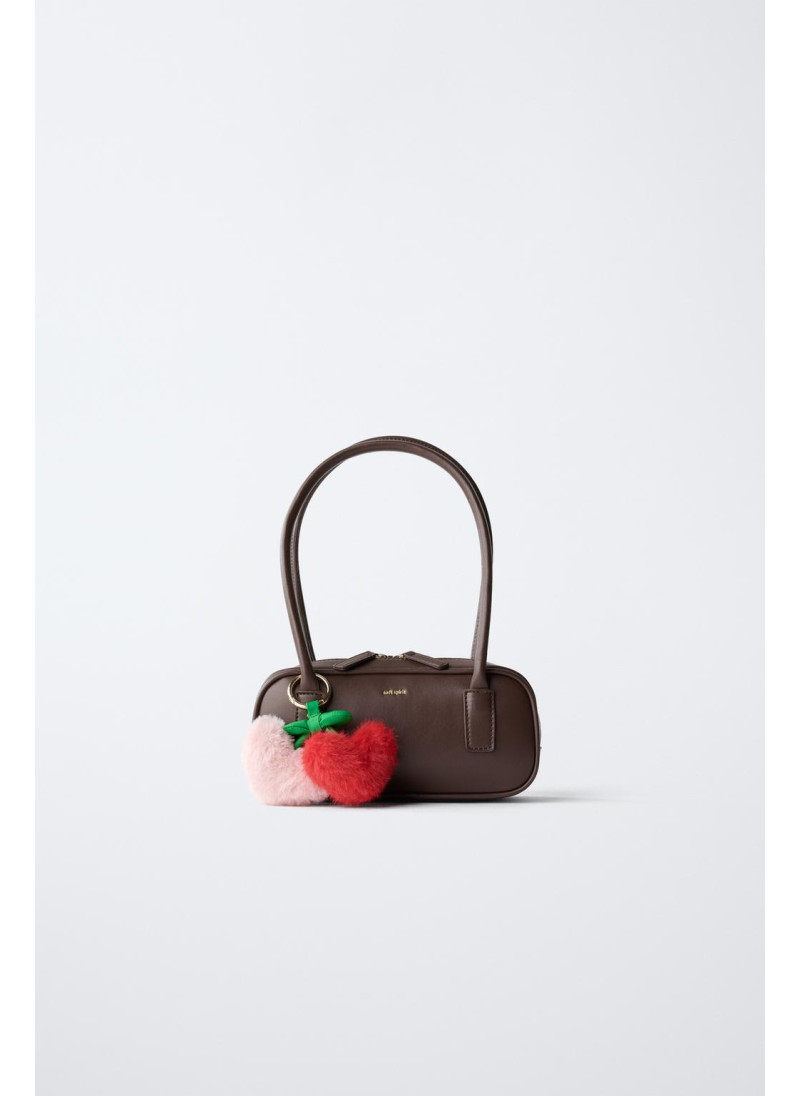 Сумка на плечо с подвесками