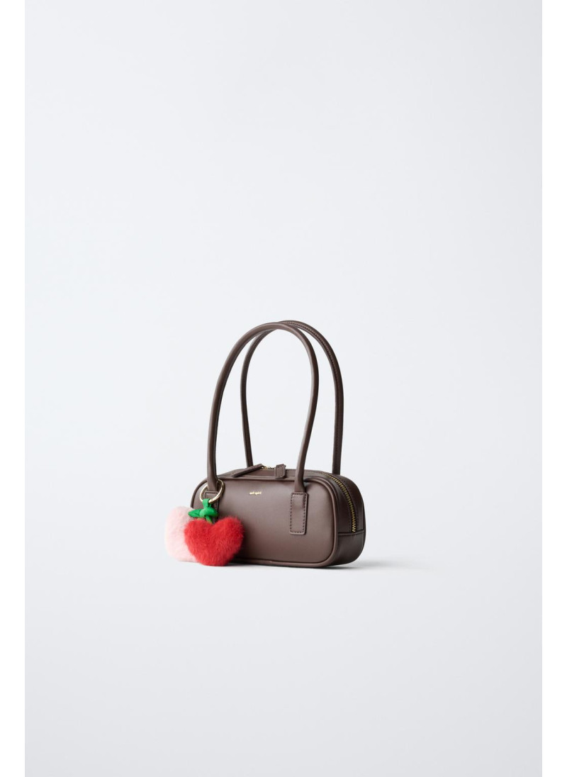 Сумка на плечо с подвесками Сумка на плечо с подвесками