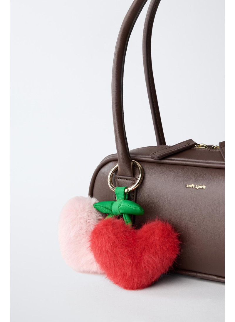 Сумка на плечо с подвесками Сумка на плечо с подвесками