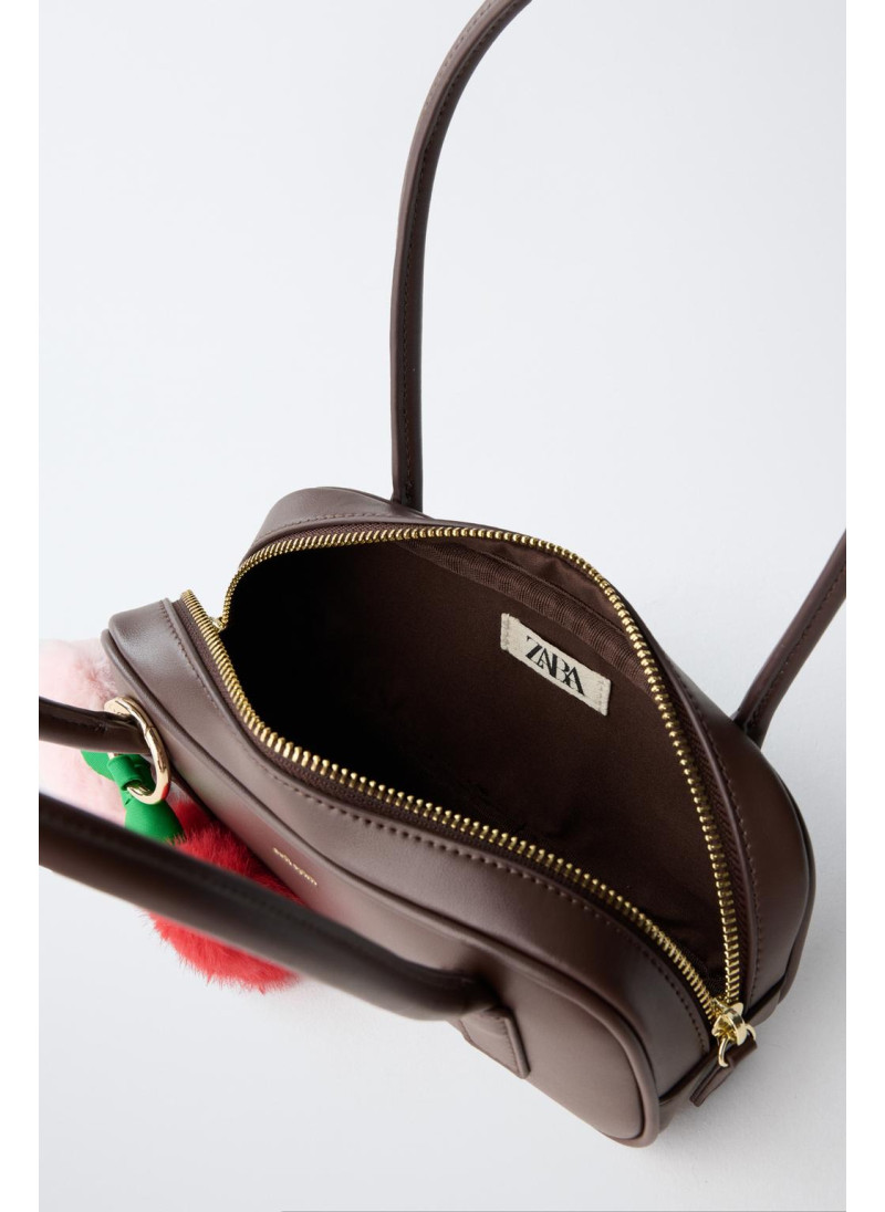 Сумка на плечо с подвесками Сумка на плечо с подвесками