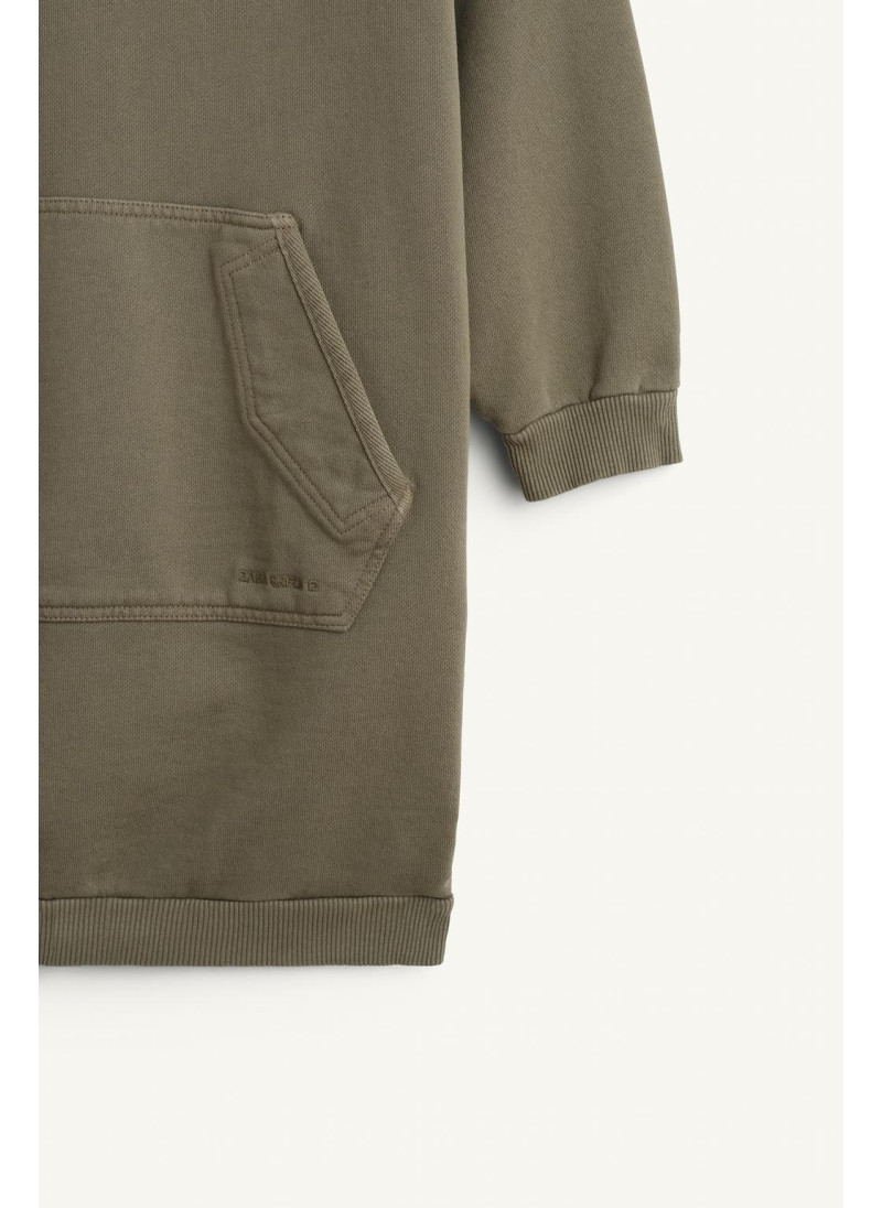 Плюшевое платье с капюшоном и манжетами три четверти. карман-кенгуру спереди. эластичный низ. ткань 100% хлопок. Плюшевое платье с капюшоном и манжетами три четверти. карман-кенгуру спереди. эластичный низ. ткань 100% хлопок.