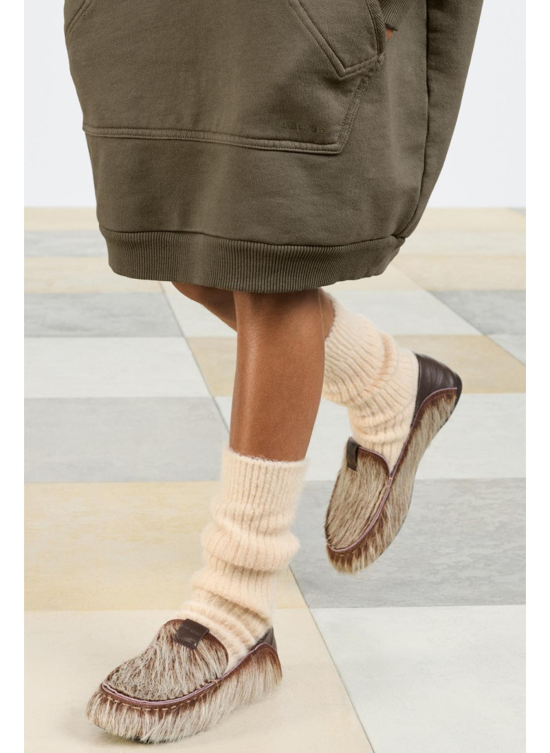 Плюшевое платье с капюшоном и манжетами три четверти. карман-кенгуру спереди. эластичный низ. ткань 100% хлопок. Плюшевое платье с капюшоном и манжетами три четверти. карман-кенгуру спереди. эластичный низ. ткань 100% хлопок.