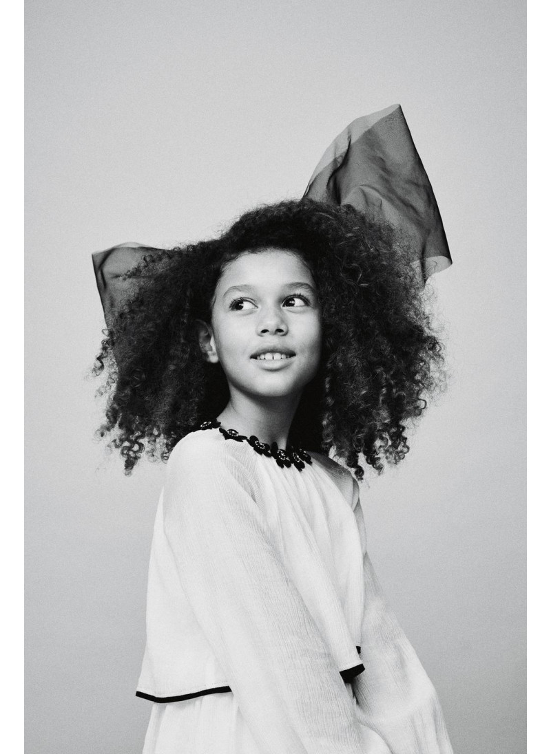 ЛЕГКОЕ ПЛАТЬЕ С ЦВЕТОЧНЫМ УКРАШЕНИЕМ ЛЕГКОЕ ПЛАТЬЕ С ЦВЕТОЧНЫМ УКРАШЕНИЕМ