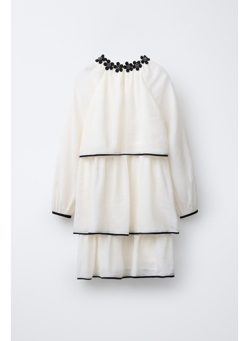 ЛЕГКОЕ ПЛАТЬЕ С ЦВЕТОЧНЫМ УКРАШЕНИЕМ ЛЕГКОЕ ПЛАТЬЕ С ЦВЕТОЧНЫМ УКРАШЕНИЕМ