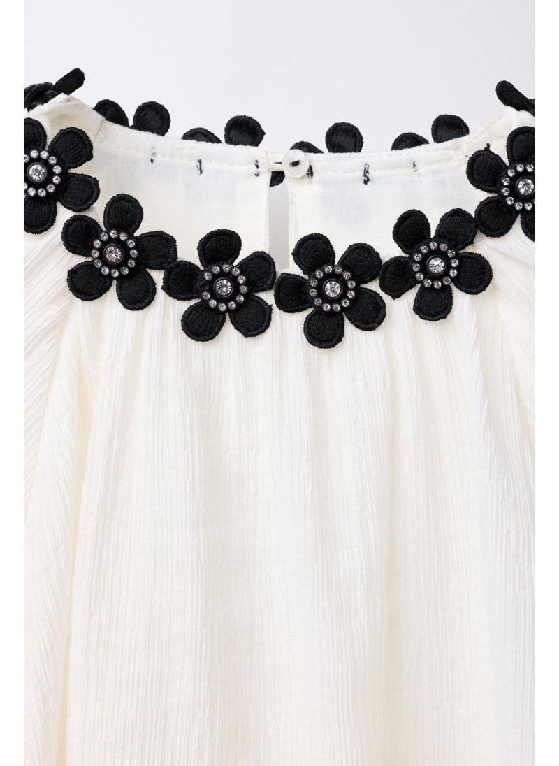 ЛЕГКОЕ ПЛАТЬЕ С ЦВЕТОЧНЫМ УКРАШЕНИЕМ ЛЕГКОЕ ПЛАТЬЕ С ЦВЕТОЧНЫМ УКРАШЕНИЕМ