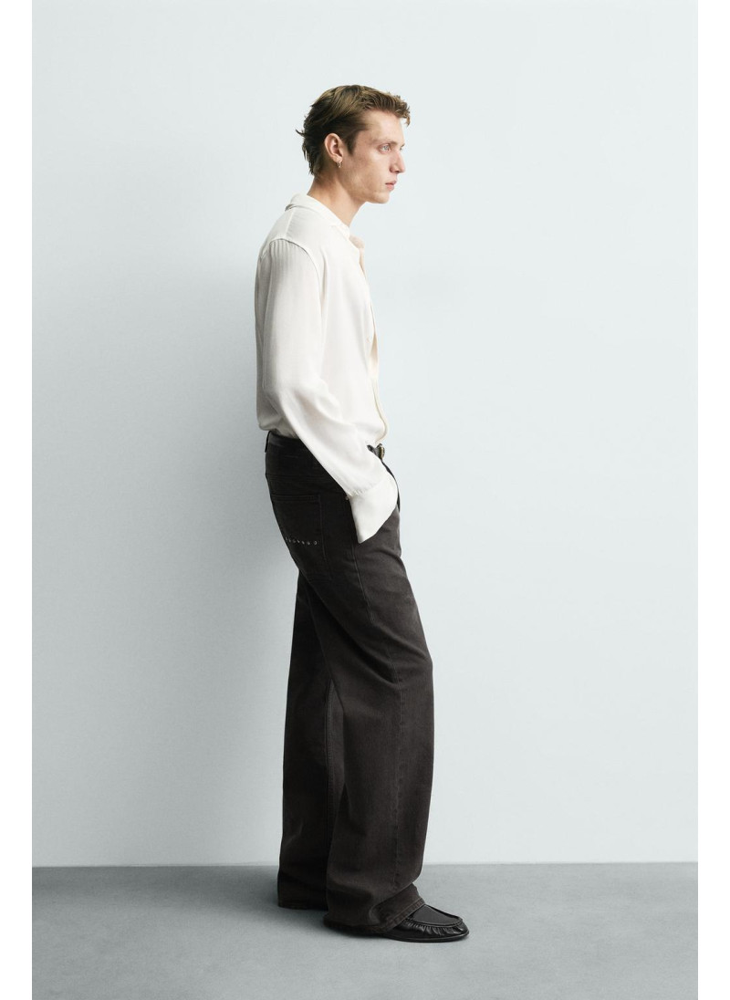 Джинсы с расклешенными штанинами и восковым покрытием Джинсы с расклешенными штанинами и восковым покрытием