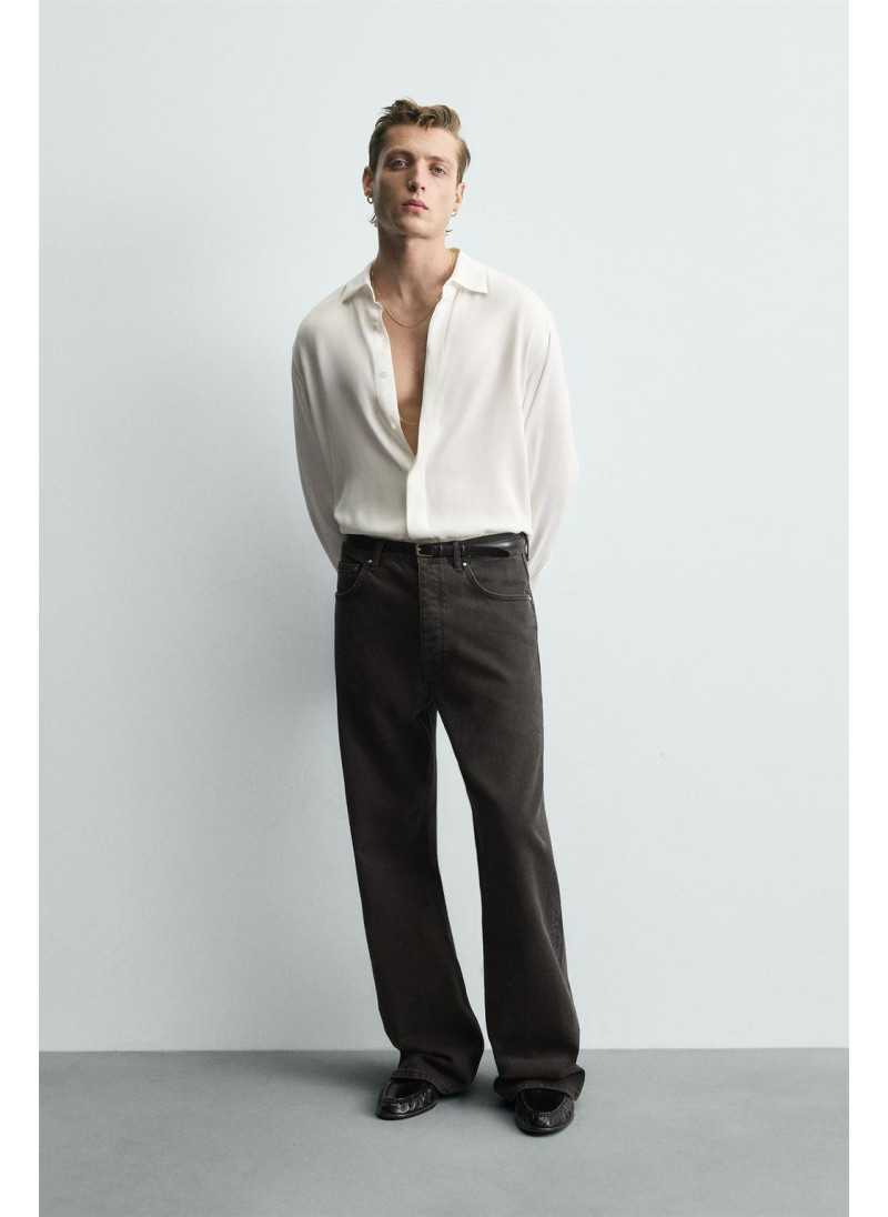 Джинсы с расклешенными шта�...