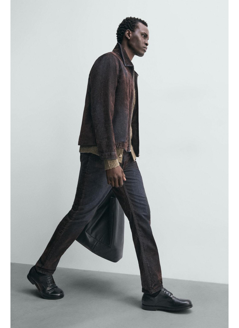 Джинсы со взлетно-посадочным покроем из флокированного бархата Джинсы со взлетно-посадочным покроем из флокированного бархата