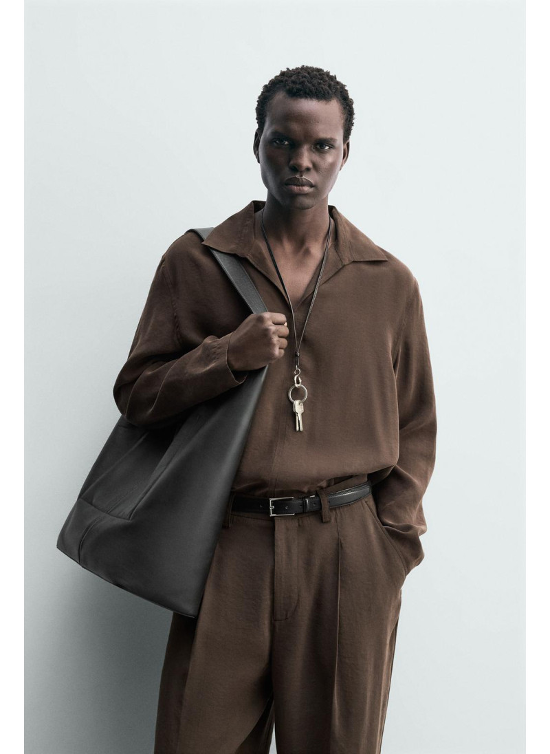 Поло с плавными линиями Поло с плавными линиями