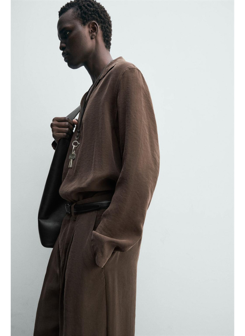 Поло с плавными линиями Поло с плавными линиями