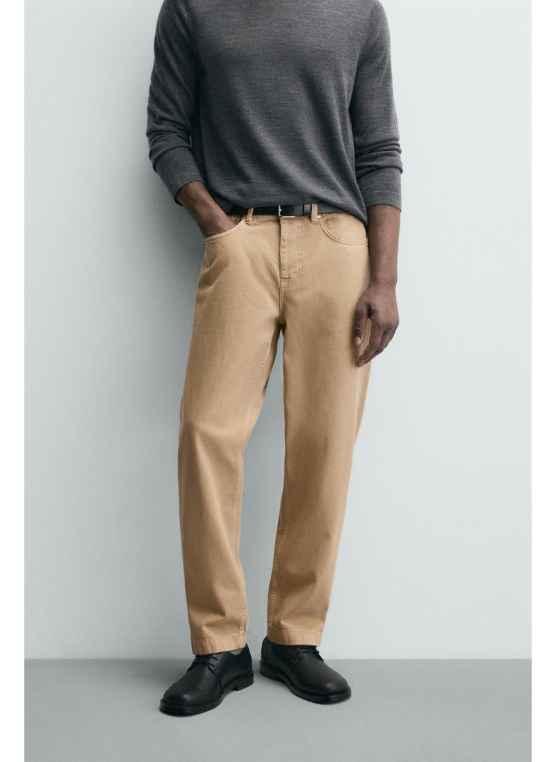 ДЖИНСЫ КЛАССИЧЕСКОГО КРОЯ С ЭФФЕКТОМ ПОТЕРТОСТИ ДЖИНСЫ КЛАССИЧЕСКОГО КРОЯ С ЭФФЕКТОМ ПОТЕРТОСТИ