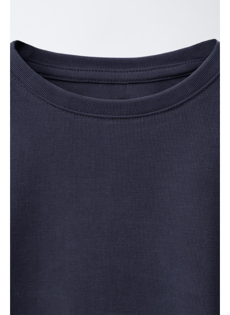 СПОРТИВНАЯ ФУТБОЛКА СО СБОРКАМИ СПОРТИВНАЯ ФУТБОЛКА СО СБОРКАМИ