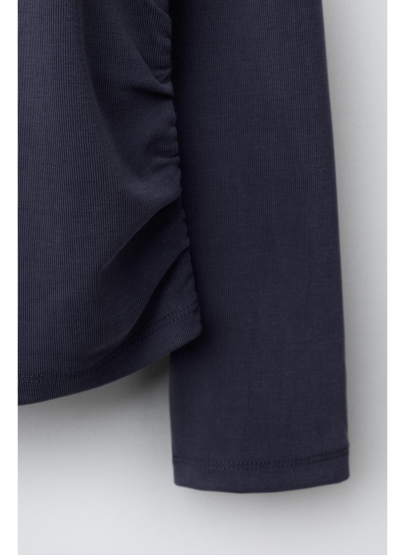 СПОРТИВНАЯ ФУТБОЛКА СО СБОРКАМИ СПОРТИВНАЯ ФУТБОЛКА СО СБОРКАМИ