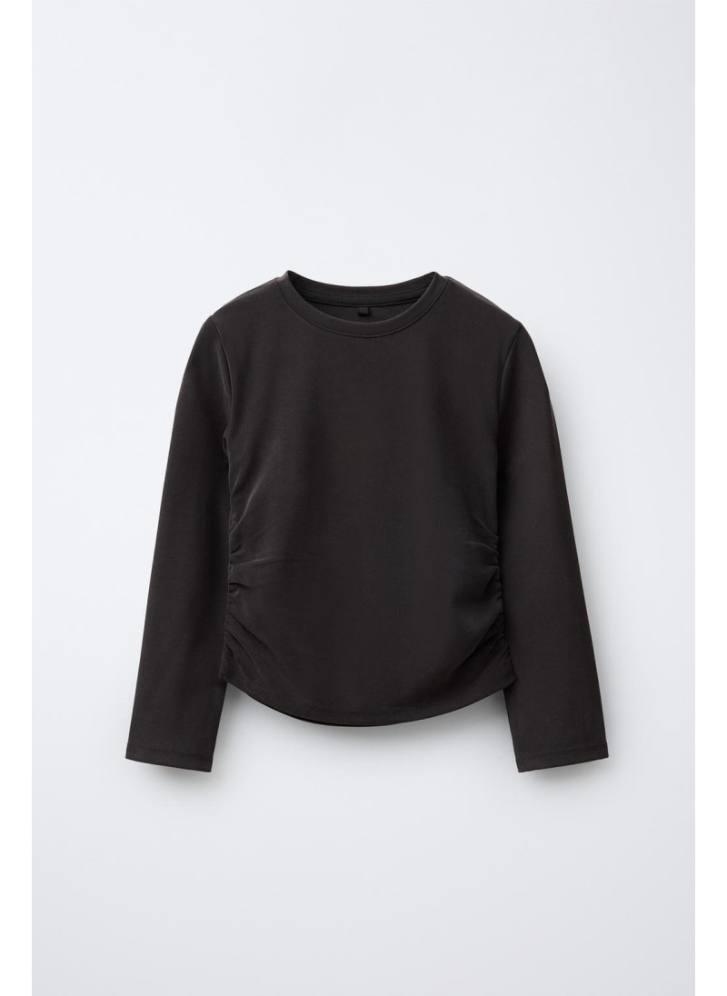 СПОРТИВНАЯ ФУТБОЛКА СО СБОРКАМИ СПОРТИВНАЯ ФУТБОЛКА СО СБОРКАМИ