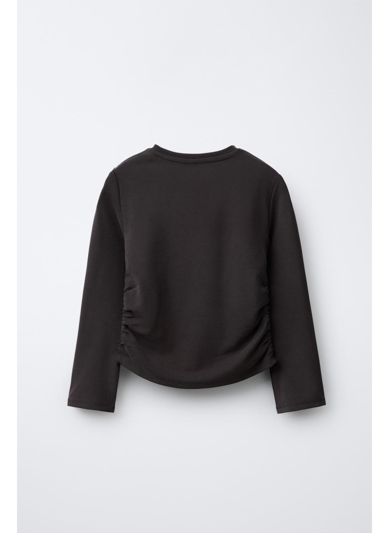 СПОРТИВНАЯ ФУТБОЛКА СО СБОРКАМИ СПОРТИВНАЯ ФУТБОЛКА СО СБОРКАМИ