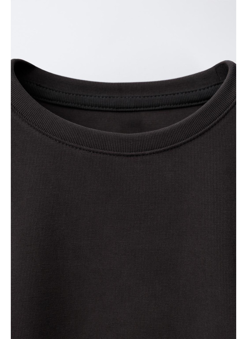 СПОРТИВНАЯ ФУТБОЛКА СО СБОРКАМИ СПОРТИВНАЯ ФУТБОЛКА СО СБОРКАМИ