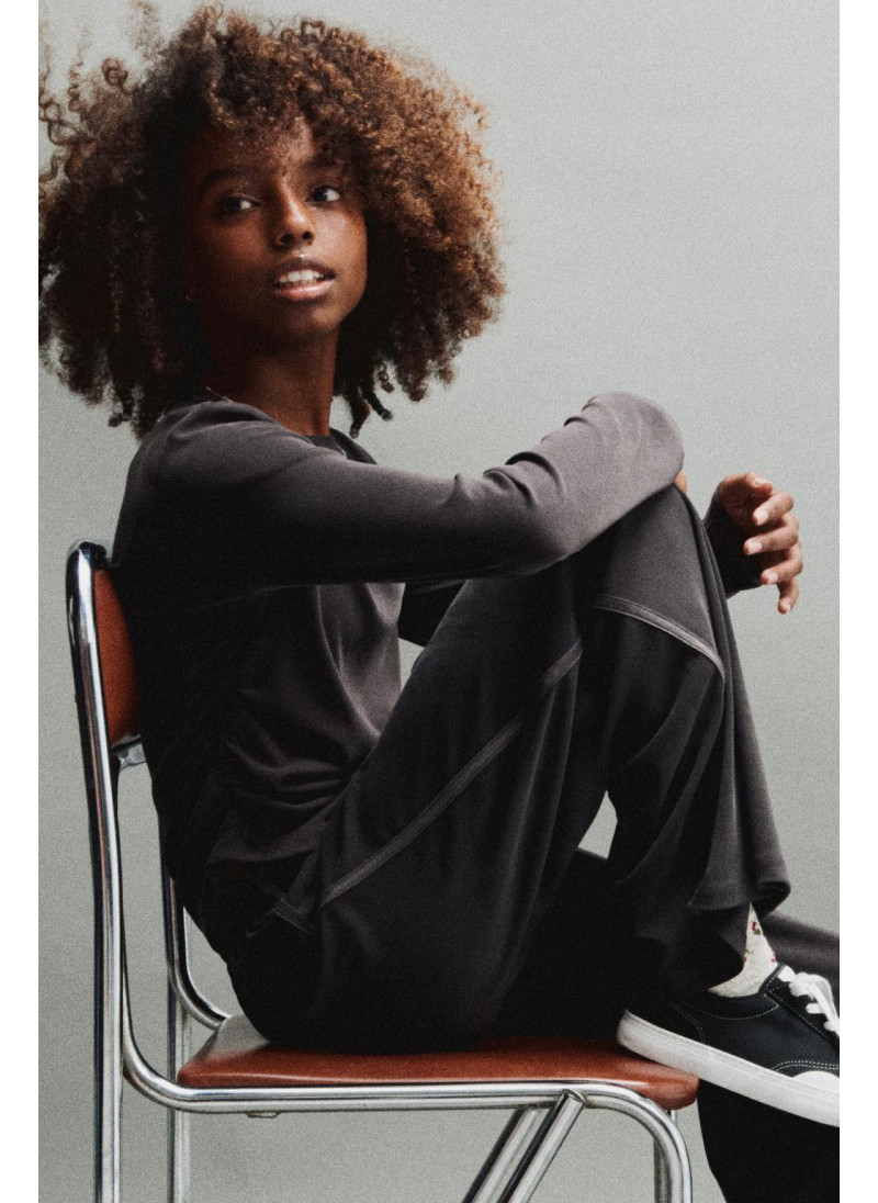 СПОРТИВНАЯ ФУТБОЛКА СО СБОРКАМИ СПОРТИВНАЯ ФУТБОЛКА СО СБОРКАМИ