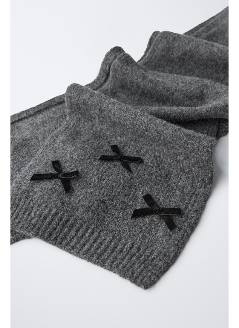 ТРИКОТАЖНЫЙ ШАРФ С БАРХАТНЫМИ БАНТАМИ ТРИКОТАЖНЫЙ ШАРФ С БАРХАТНЫМИ БАНТАМИ