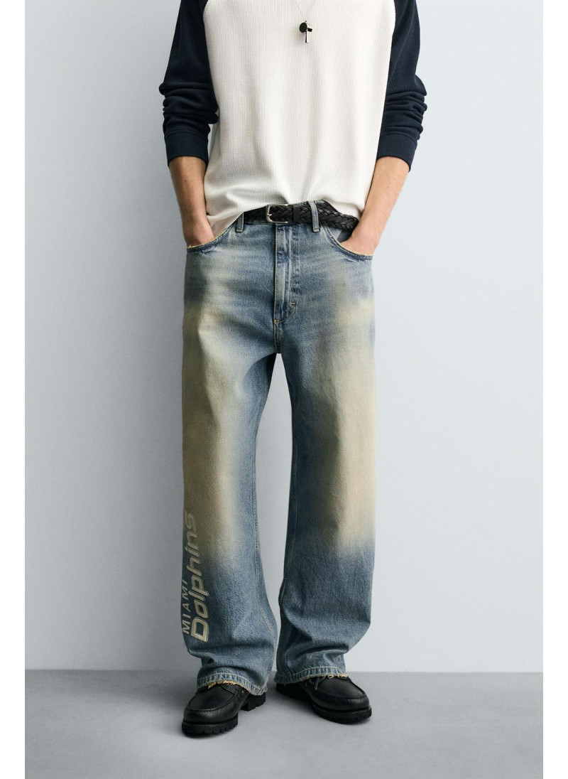 ДЖИНСЫ RELAXED FIT С ВЫШИВКОЙ NFL MIAMI DOLPHINS ДЖИНСЫ RELAXED FIT С ВЫШИВКОЙ NFL MIAMI DOLPHINS