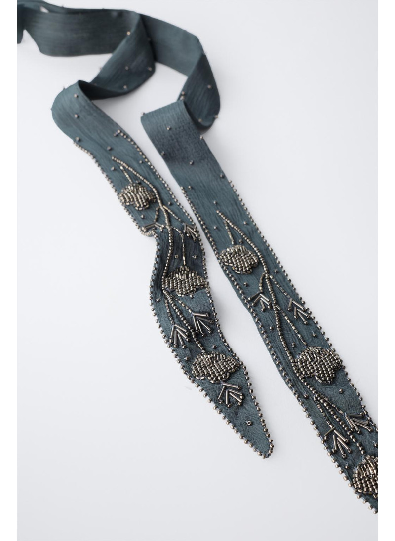 Шарф-ожерелье с вышивкой Шарф-ожерелье с вышивкой