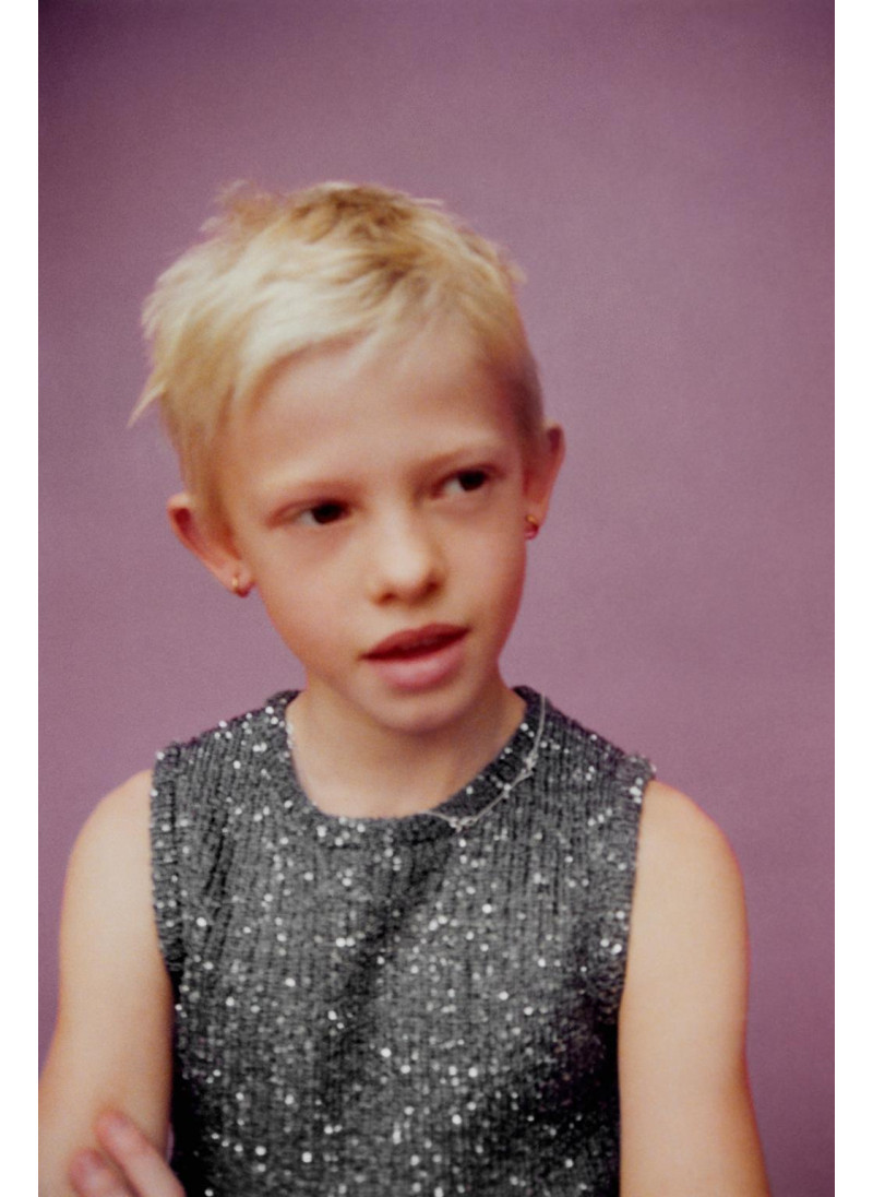 ТРИКОТАЖНЫЙ ТОП С ПАЙЕТКАМИ ТРИКОТАЖНЫЙ ТОП С ПАЙЕТКАМИ