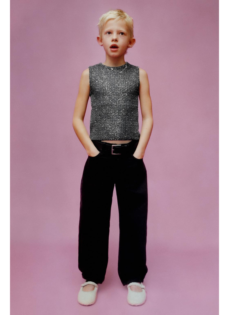 ТРИКОТАЖНЫЙ ТОП С ПАЙЕТКАМИ ТРИКОТАЖНЫЙ ТОП С ПАЙЕТКАМИ