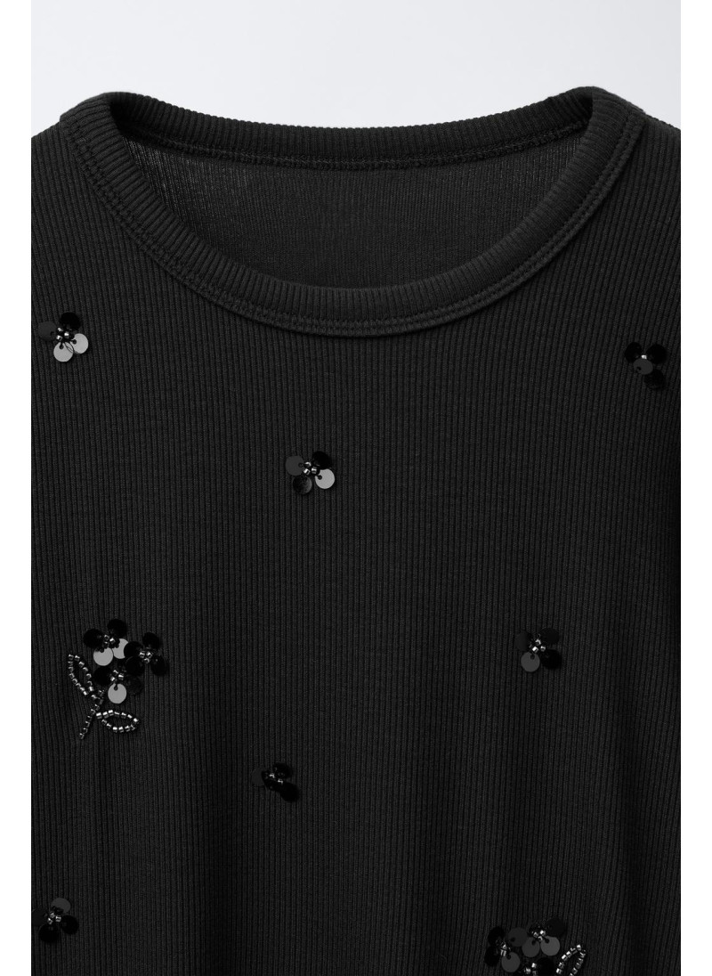 Футболка с пайетками и ребристой фактурой Футболка с пайетками и ребристой фактурой