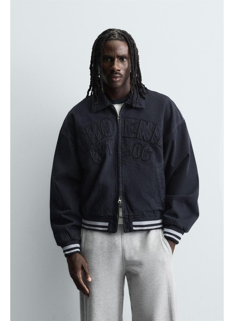 Бомбер с нашивками Бомбер с нашивками