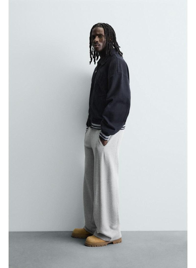 Бомбер с нашивками Бомбер с нашивками