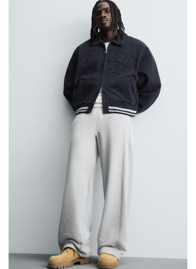 Бомбер с нашивками Бомбер с нашивками