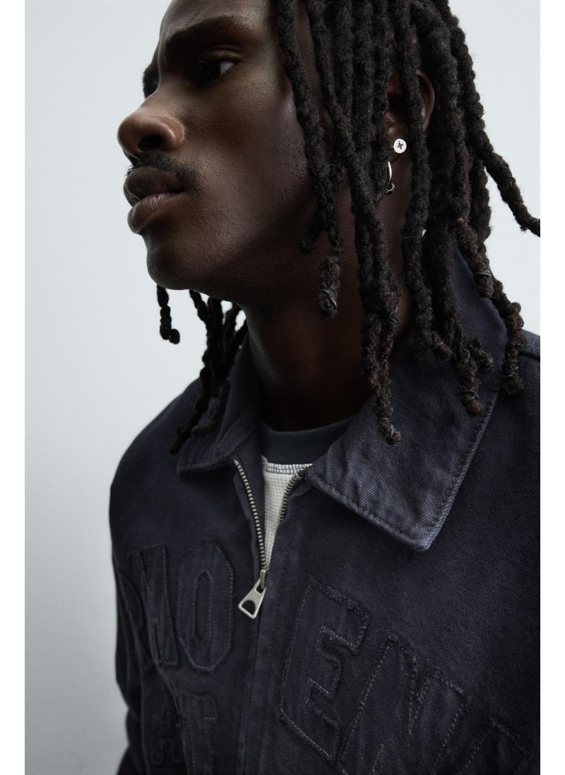 Бомбер с нашивками Бомбер с нашивками