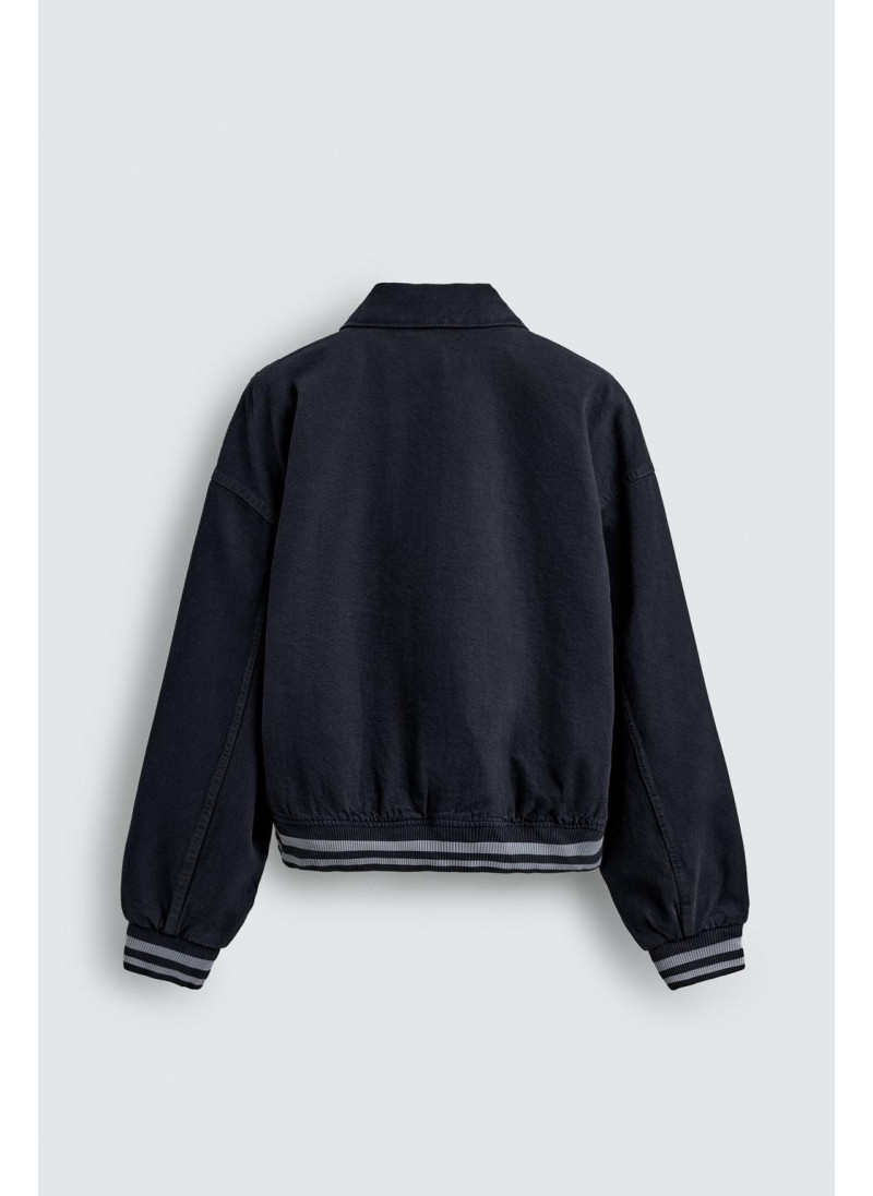 Бомбер с нашивками Бомбер с нашивками