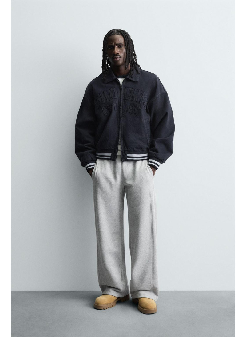 Бомбер с нашивками