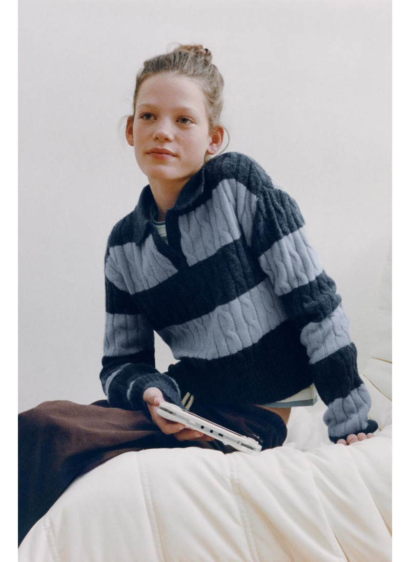 ШИРОКИЕ БРЮКИ ИЗ ПЛОТНОЙ ТКАНИ С ВЫШИВКОЙ ШИРОКИЕ БРЮКИ ИЗ ПЛОТНОЙ ТКАНИ С ВЫШИВКОЙ