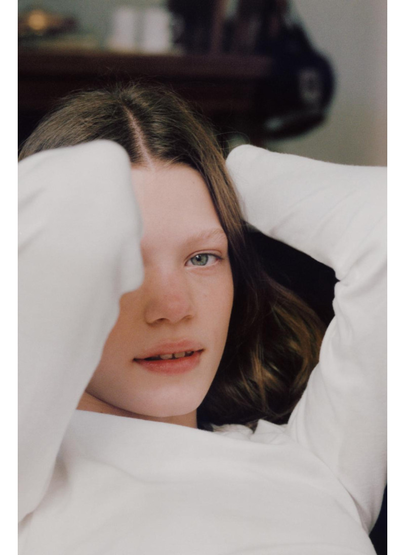 ШИРОКИЕ БРЮКИ ИЗ ПЛОТНОЙ ТКАНИ С ВЫШИВКОЙ ШИРОКИЕ БРЮКИ ИЗ ПЛОТНОЙ ТКАНИ С ВЫШИВКОЙ