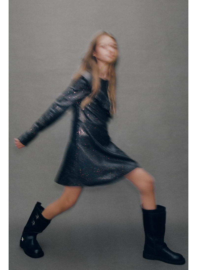 Платье с блестящими оборками Платье с блестящими оборками