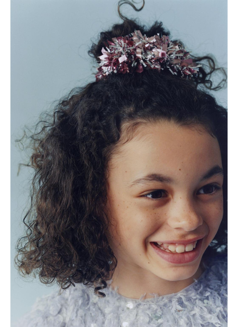 ФУТБОЛКА С ПЕРЬЯМИ И ПАЙЕТКАМИ ФУТБОЛКА С ПЕРЬЯМИ И ПАЙЕТКАМИ