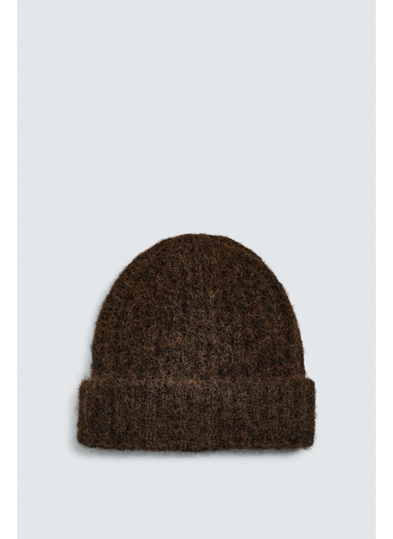 Шапка из структурированного вязаного материала Шапка из структурированного вязаного материала