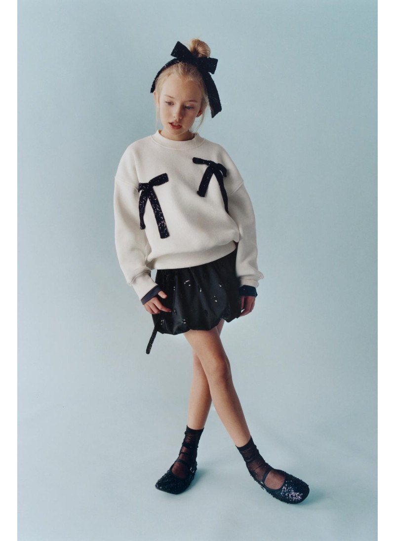 РЕЗИНКА ДЛЯ ВОЛОС С БАНТОМ И ПАЙЕТКАМИ РЕЗИНКА ДЛЯ ВОЛОС С БАНТОМ И ПАЙЕТКАМИ