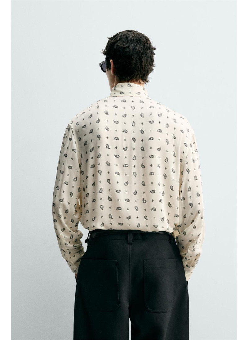 РУБАШКА С ПРИНТОМ «ПЕЙСЛИ» И БАНТОМ РУБАШКА С ПРИНТОМ «ПЕЙСЛИ» И БАНТОМ