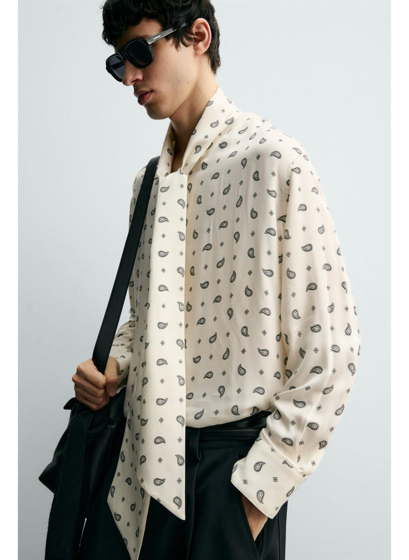 РУБАШКА С ПРИНТОМ «ПЕЙСЛИ» И БАНТОМ РУБАШКА С ПРИНТОМ «ПЕЙСЛИ» И БАНТОМ