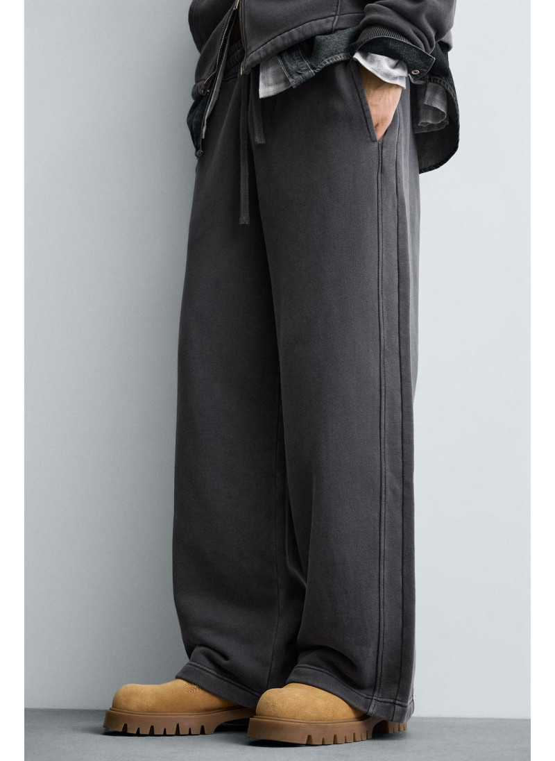 ДЖОГГЕРЫ WIDE FIT С ЭФФЕКТОМ ПОТЕРТОСТИ ДЖОГГЕРЫ WIDE FIT С ЭФФЕКТОМ ПОТЕРТОСТИ