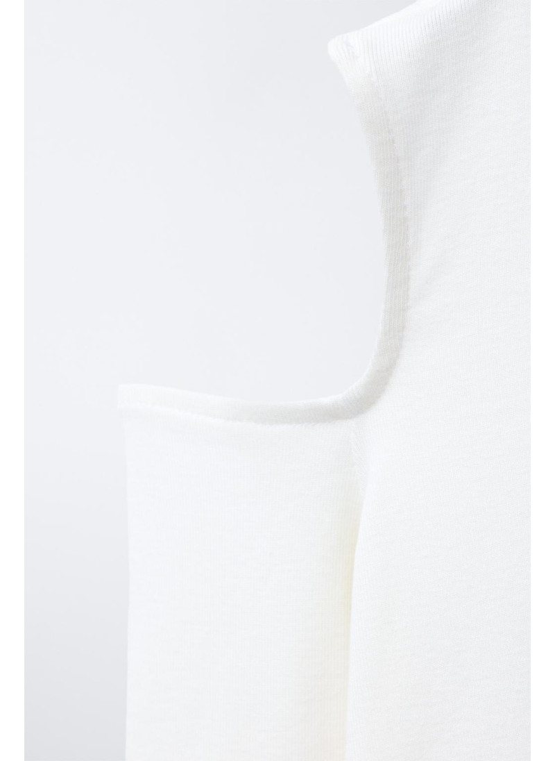 Футболка с вырезом под горло Футболка с вырезом под горло