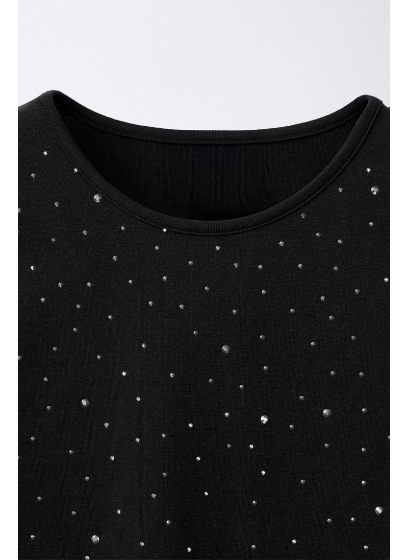 БЕСШОВНАЯ ФУТБОЛКА СО СТРАЗАМИ БЕСШОВНАЯ ФУТБОЛКА СО СТРАЗАМИ