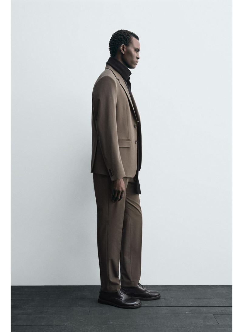 КОСТЮМНЫЙ ПИДЖАК КОМФОРТНОЙ ПОСАДКИ КОСТЮМНЫЙ ПИДЖАК КОМФОРТНОЙ ПОСАДКИ