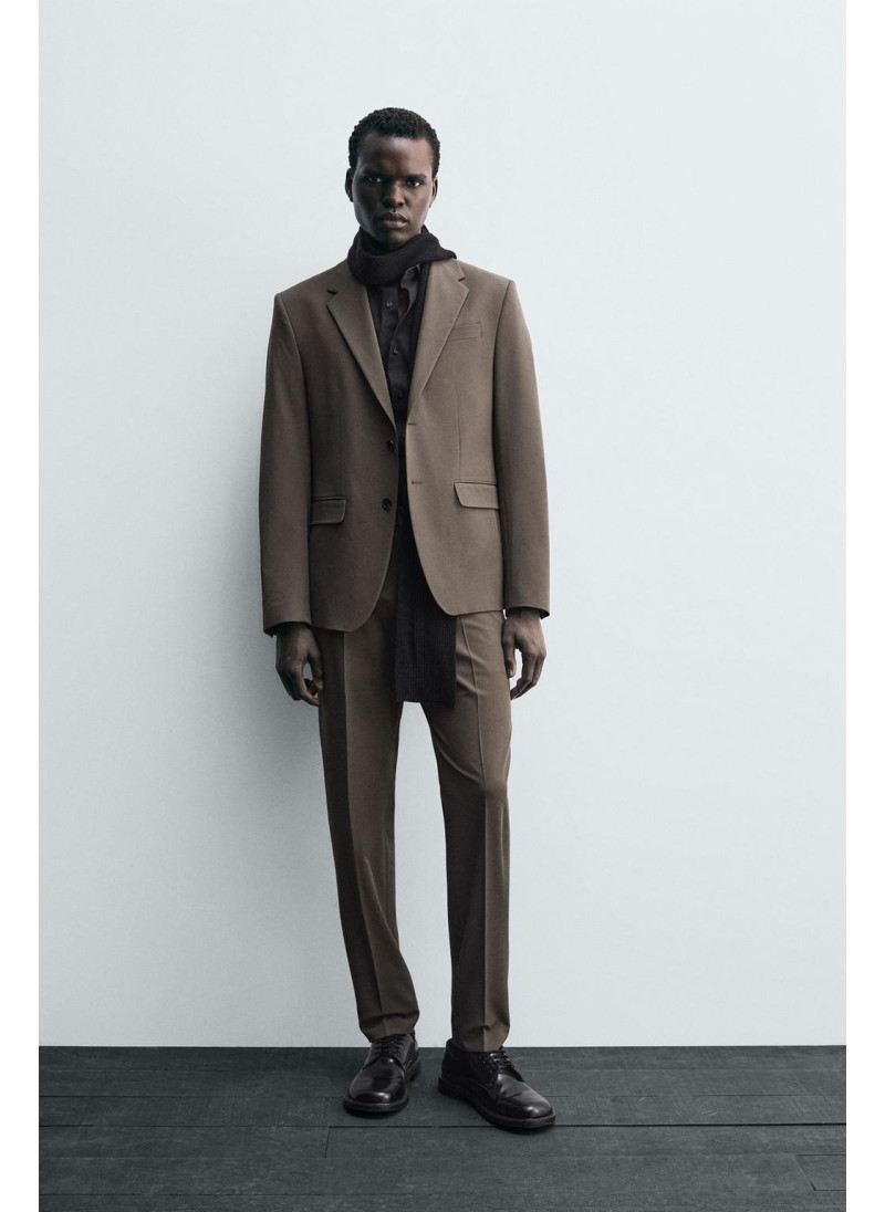 КОСТЮМНЫЙ ПИДЖАК КОМФОРТНО...