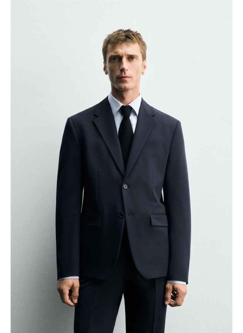 КОСТЮМНЫЙ ПИДЖАК КОМФОРТНОЙ ПОСАДКИ КОСТЮМНЫЙ ПИДЖАК КОМФОРТНОЙ ПОСАДКИ