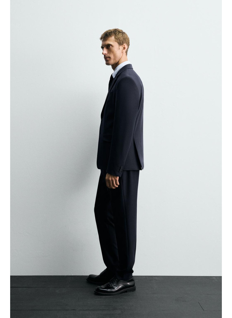 КОСТЮМНЫЙ ПИДЖАК КОМФОРТНОЙ ПОСАДКИ КОСТЮМНЫЙ ПИДЖАК КОМФОРТНОЙ ПОСАДКИ