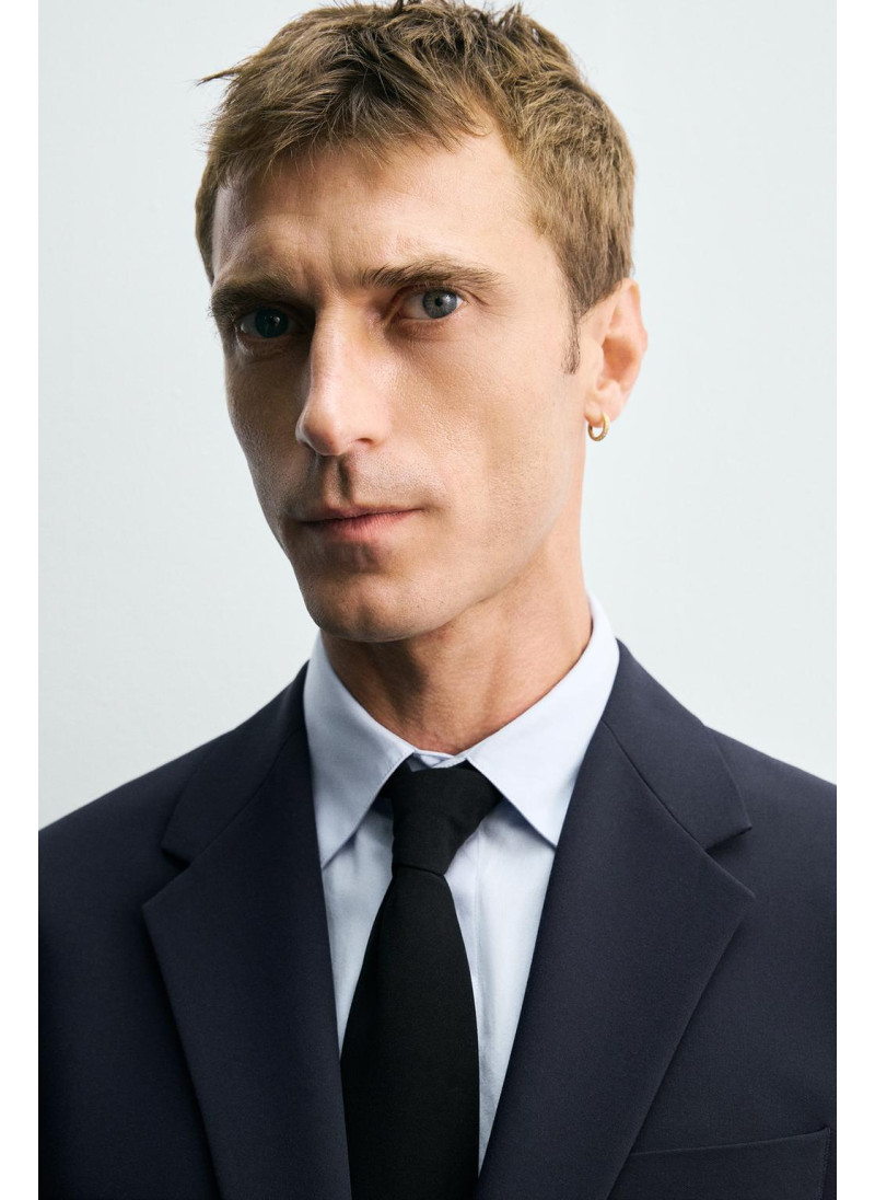 КОСТЮМНЫЙ ПИДЖАК КОМФОРТНОЙ ПОСАДКИ КОСТЮМНЫЙ ПИДЖАК КОМФОРТНОЙ ПОСАДКИ